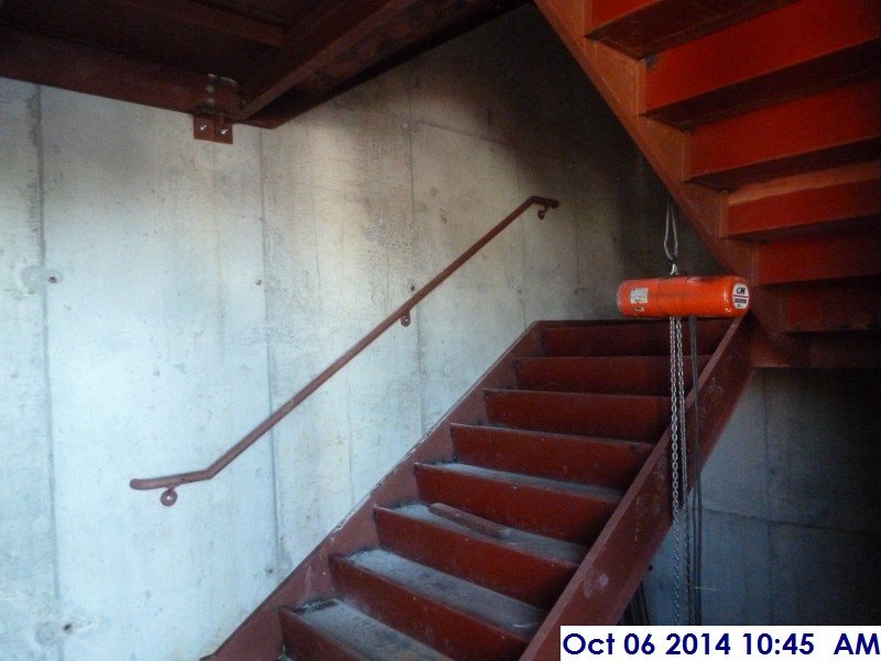 Installing the hand rails at Stair -4 (3rd Floor) Facing East (800x600)